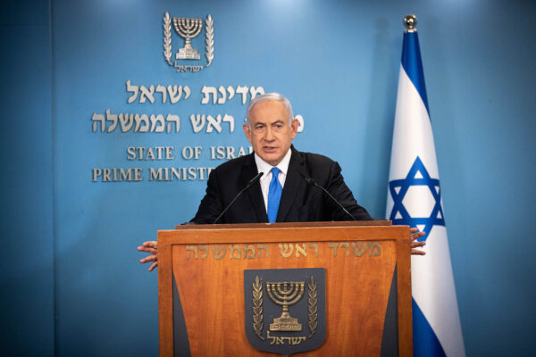 בנימין נתניהו במסיבת עיתונאים (צילום: Yonatan Sindel/Flash90)