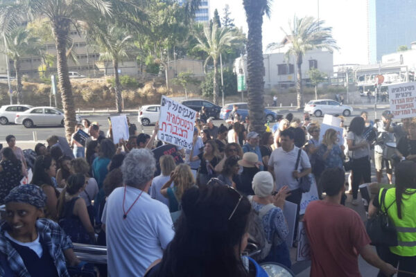הפגנת הפסיכולוגים החינוכיים מול קריית הממשלה בתל אביב, מאי 2021 (צילום ארכיון: מיכל מרנץ)