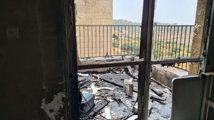 נזק מהשריפה בבית שמש (צילום: דוברות כבאות והצלה מחוז ירושלים)