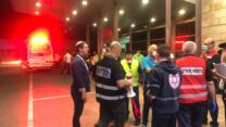 קבלת אמבולנסים עם פצועים מהאסון במירון בבית החולים זיו בצפת (צילום: דוברות זיו)
