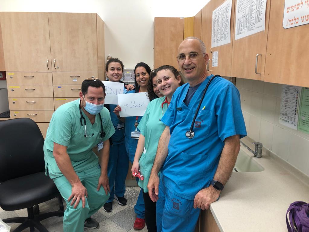 עובדים יהודים וערבים במרכז הרפואי שמיר אסף הרופא בצריפין (צילום: המרכז הרפואי שמיר)