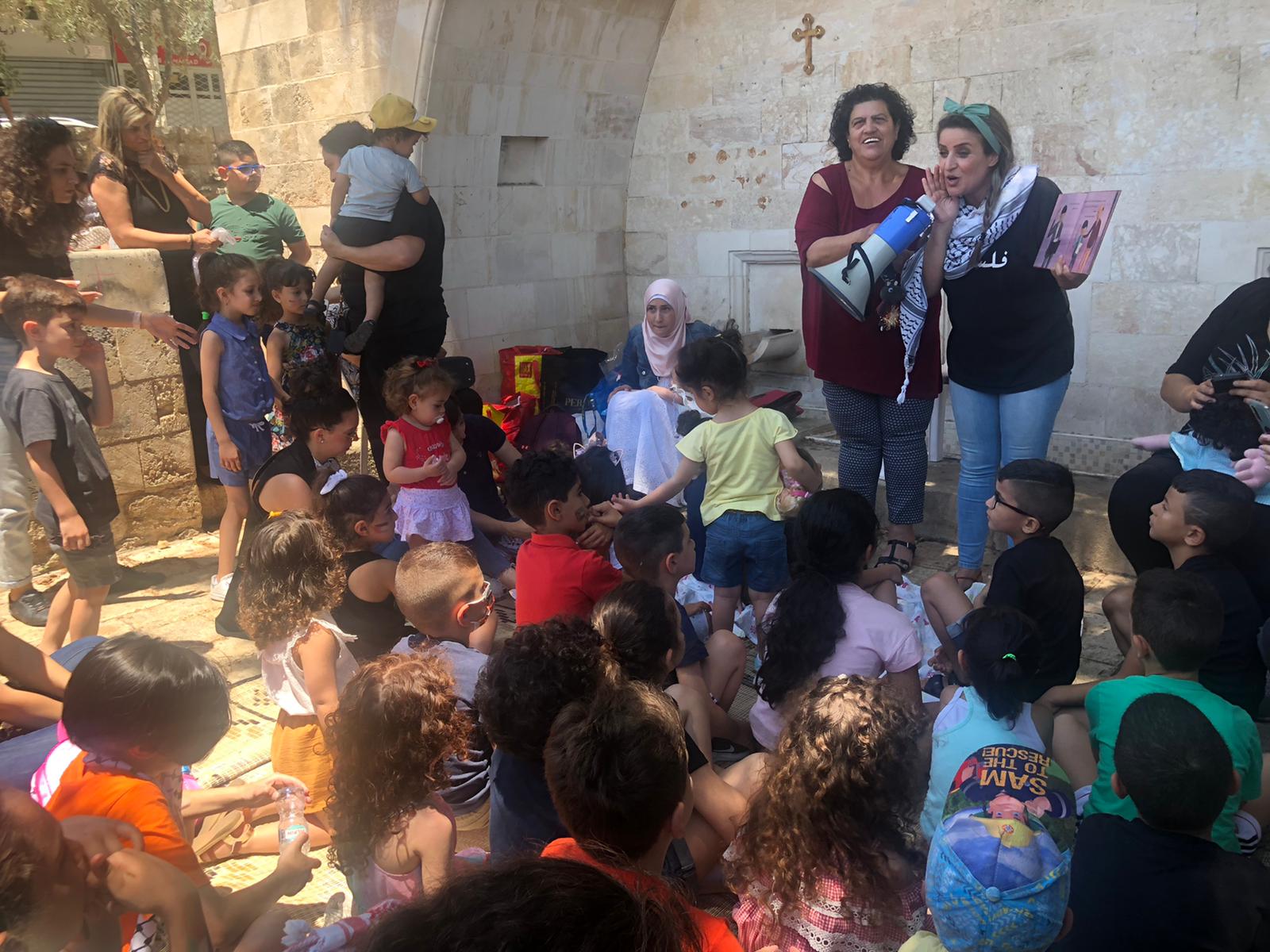 סדנא להורים ולילדים, במסגרת שביתת המחאה בחברה הערבית בכיכר המעיין במרכז נצרת (צילומים: זו הדרך)