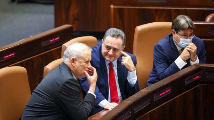 Israel Katz and Benny Gantz (Photo: Noam Moskowitz / Knesset Spokeswoman)