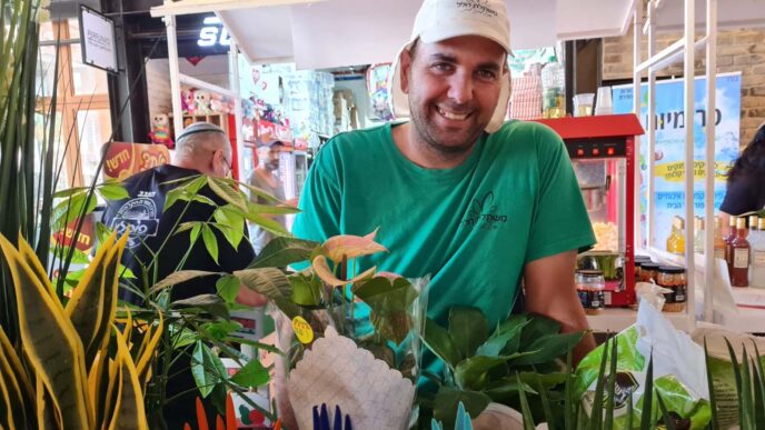 נדב כהן בשרונה מרקט (צילום: הדס יום טוב) נדב כהן בשרונה מרקט (צילום: הדס יום טוב)