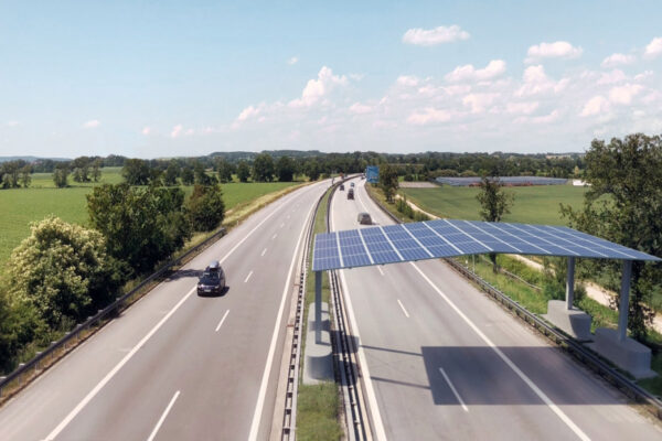 חוקרים בוחנים קירוי כבישים מהירים בסככות סולאריות