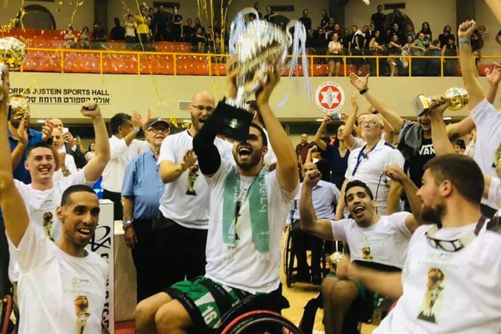 קבוצת אילן תל אביב זוכה בגביע המדינה בכדורסל בכיסאות גלגלים (צילום: קרן איזקסון, ההתאחדות לספורט נכים)