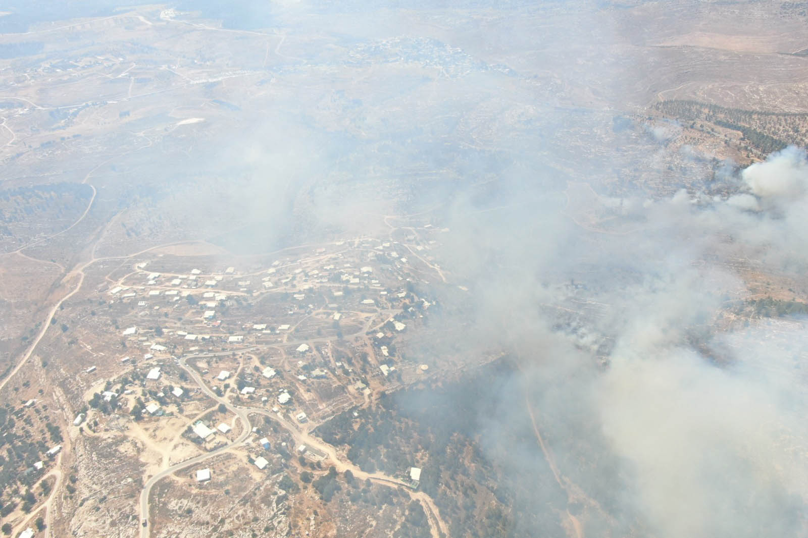 שריפה גדולה בקלנסווה (צילום: תיעוד מבצעי כבאות והצלה השרון)