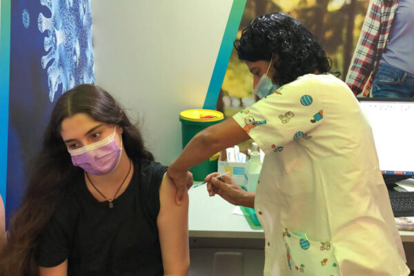 מומחי משרד הבריאות המליצו לאפשר חיסון קורונה שלישי לילדים מעל גיל 5