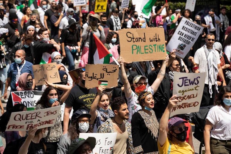 A sign “Jews against apartheid” in a demonstration against Israeli actions last summer, on May 15, 2021. “Under the current conditions, the ground is ripe for the influence of Palestinian protest movements that have offered a ‘radical’ view of the reality of the Israeli-Palestinian conflict” (Photo: Shutterstock)