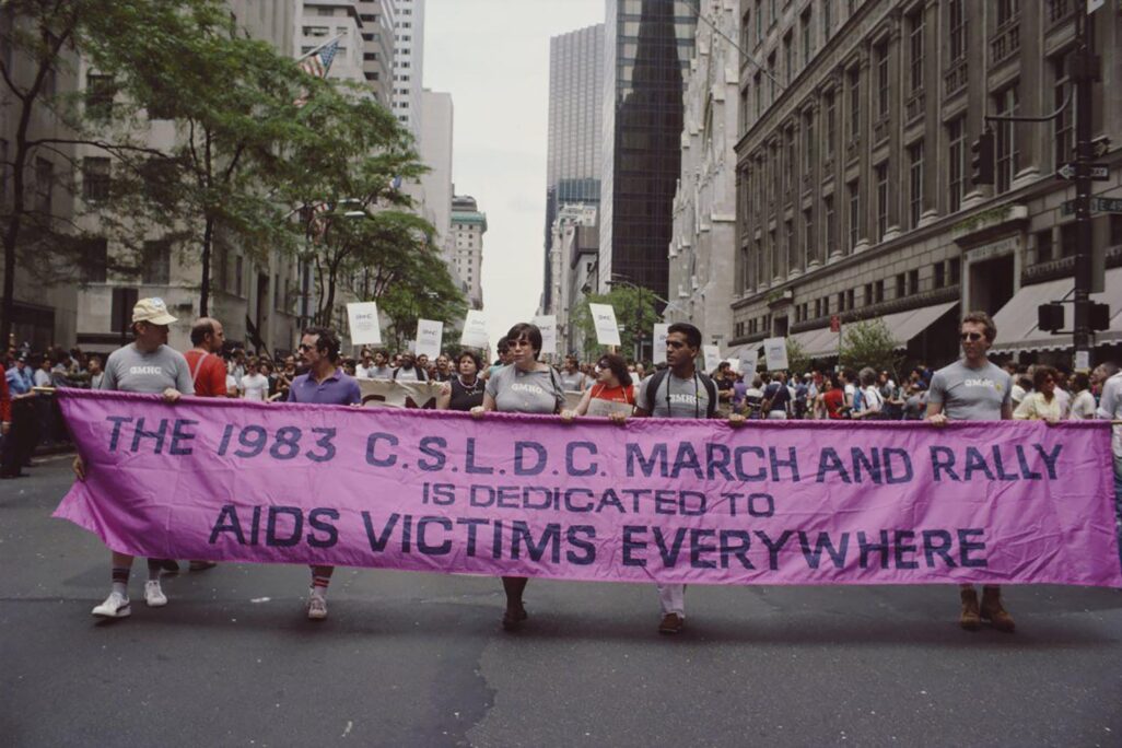 מצעד הגאווה בניו יורק, 1983. &quot;המצעד מוקדש לקורבנות האיידס בכל מקום&quot; (צילום: ויקיפדיה)