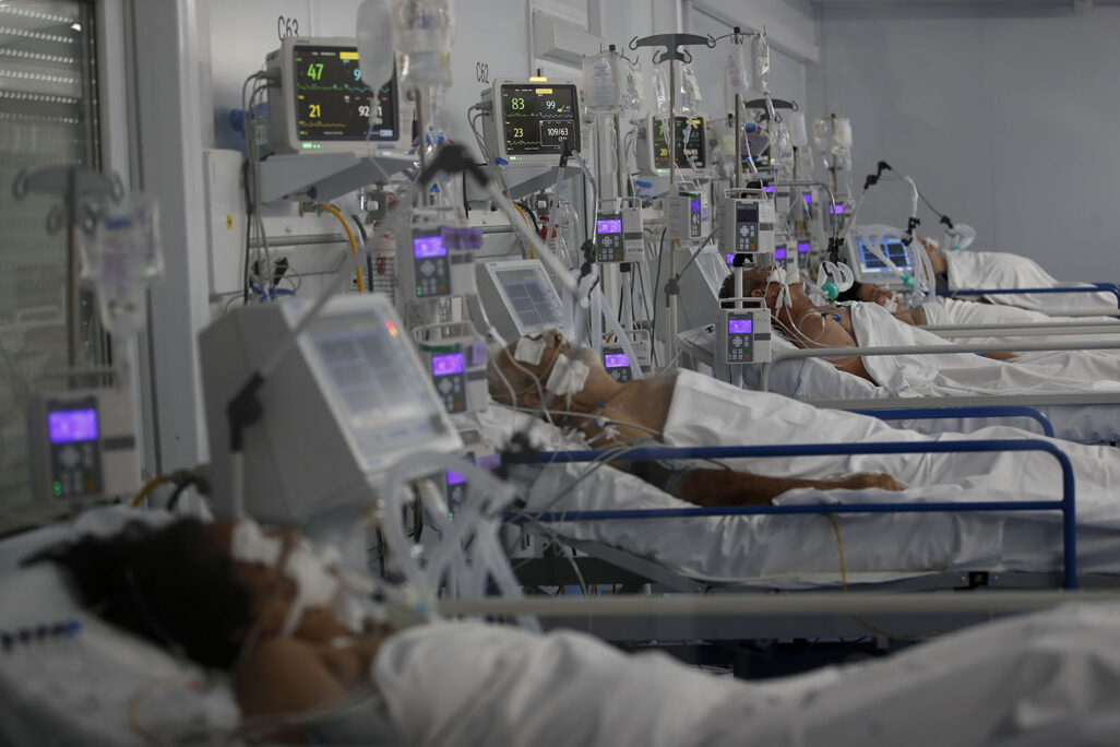 מחלקת חולי קורונה בבית חולים בארגנטינה, ה-1 במאי 2021 (AP Photo/Natacha Pisarenko)