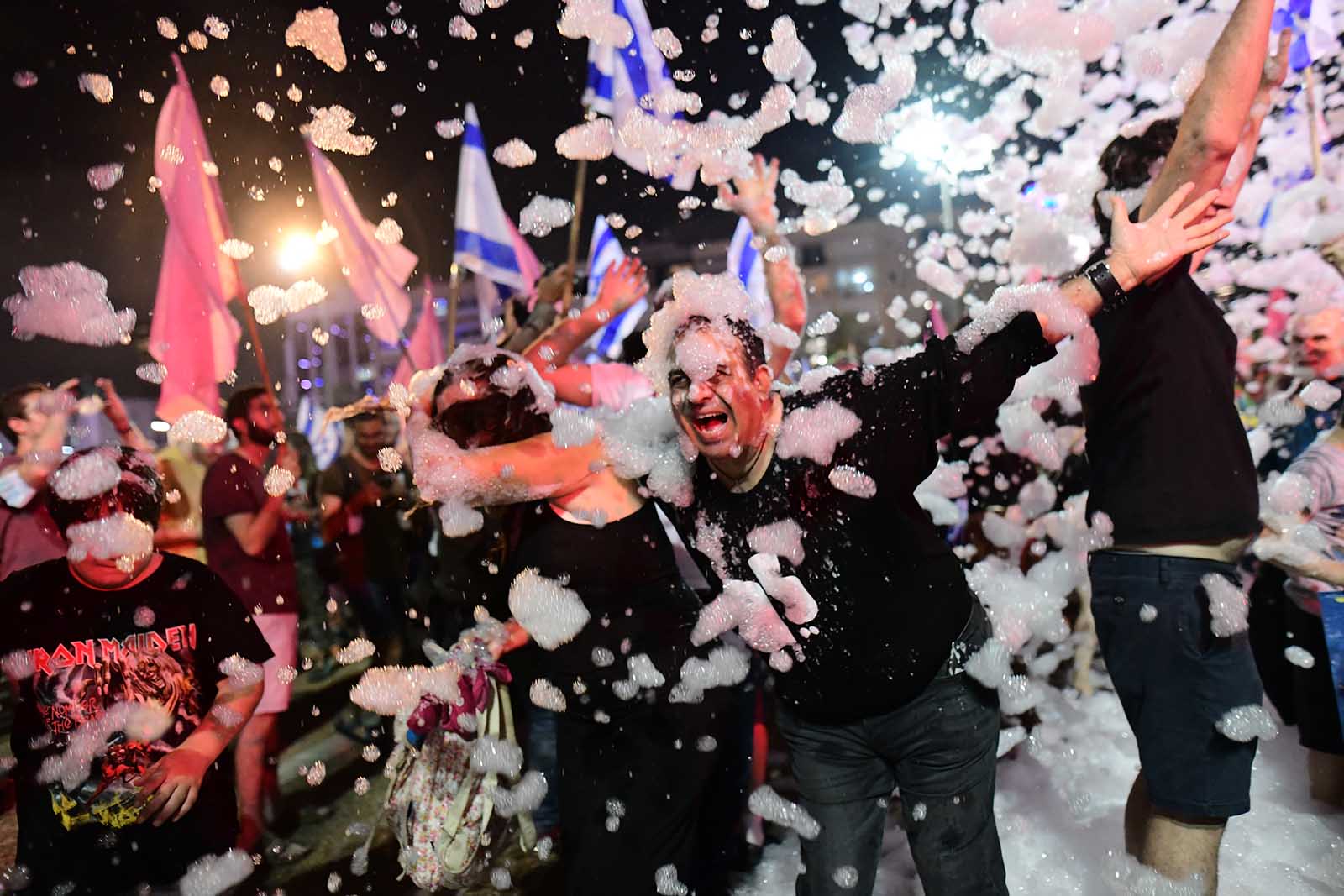 חגיגות בכיכר רבין, תל אביב על השבעת הממשלה החדשה (צילום: תומר נויברג/פלאש 90)