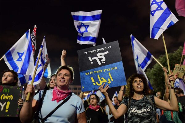 אלפים יצאו לחגוג בכיכר רבין את חילופי השלטון