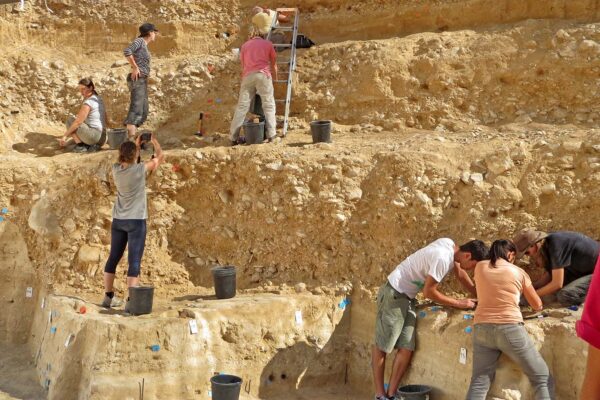 מחקר ישראלי: האדם המודרני והאדם הניאנדרטלי נפגשו בנגב לפני 50 אלף שנה