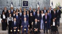 ממשלת ישראל ה-36 בתצלום המסורתי בבית הנשיא בירושלים (צילום: יונתן זינדל / פלאש 90)