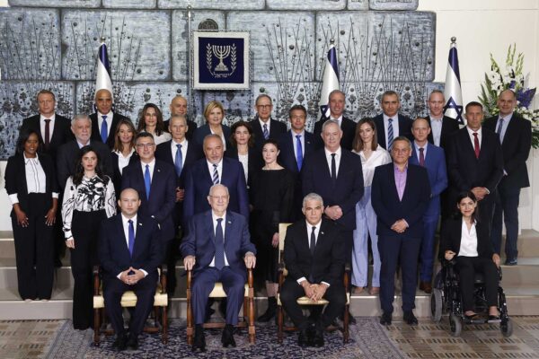 ממשלת ישראל ה-36 בתצלום המסורתי בבית הנשיא בירושלים (צילום: יונתן זינדל / פלאש 90)