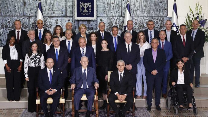 Israel's 36th government at the president's residence in Jerusalem. June 14, 2021. (Photo: Yonatan Sindel/FLASH90)