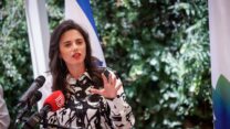 שרת הפנים איילת שקד. "לא נשנה את מספר השנים שעובד זר רשאי להישאר בישראל" (צילום: יונתן זינדל/פלאש 90)