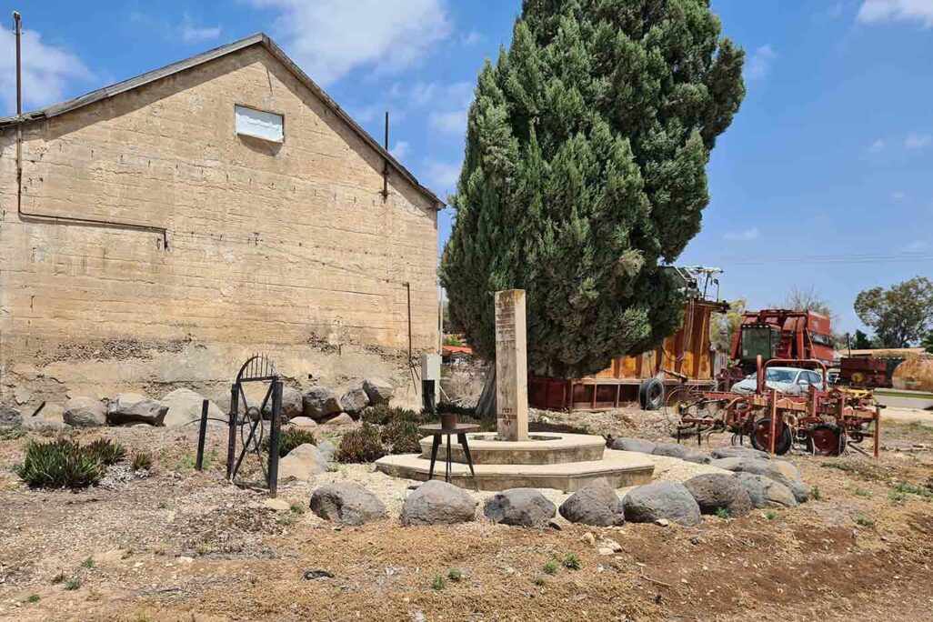 אנדרטה לזכרו של חיים חרודי במקום בו נפל בקיבוץ תל יוסף. &quot;הבריטים ביקשו לרוצץ את הפלמ&quot;ח&quot; (צילום: שי ניר)
