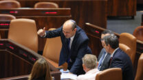 ראש הממשלה נפתלי בנט במליאת הכנסת.(צילום: דוברות הכנסת - נועם מושקוביץ)