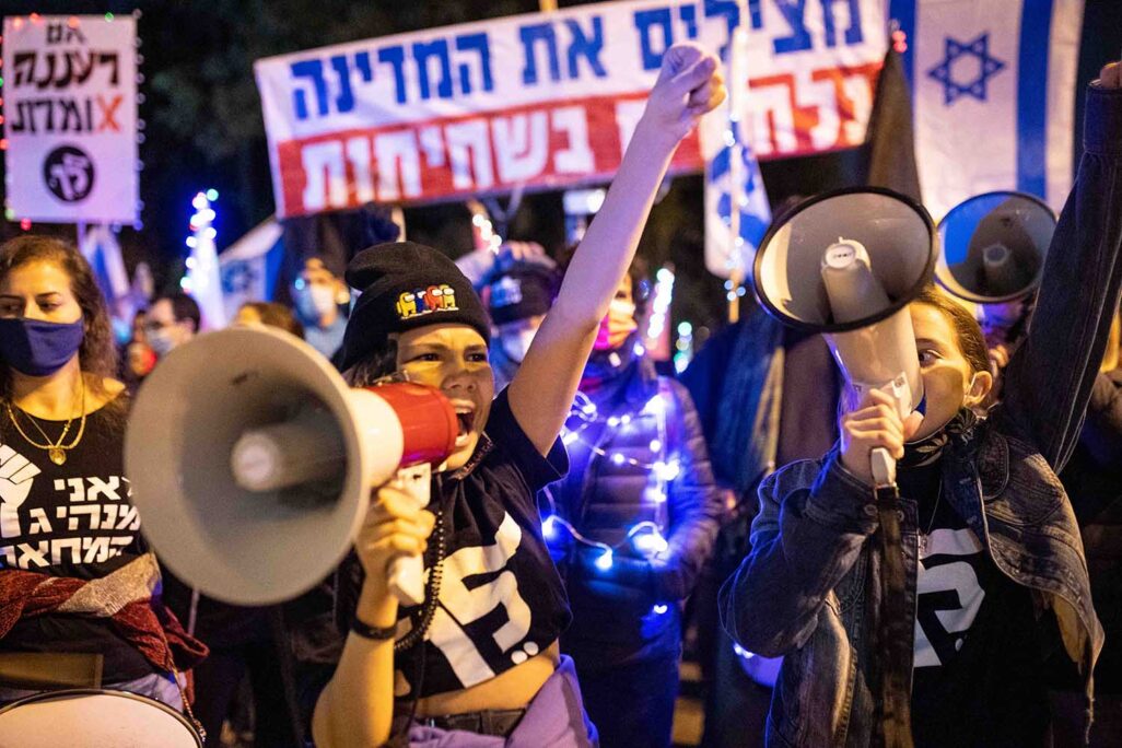 הפגנה של הדגלים השחורים בירושלים. &quot;הודענו למובילים שאם מישהו רוצה לעלות לבלפור, שיעלה&quot; (צילום: ארז חרודי, &quot;עולים על הבלפור&quot;)