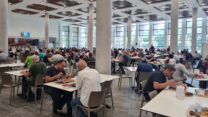 חדר האוכל "לביא": מדי יום מגישים בקמפוס נתב"ג ארוחת צהריים חמה לכ-5,000 עובדים  ולאלפי עובדי קבלן (צילום: הדס יום טוב)