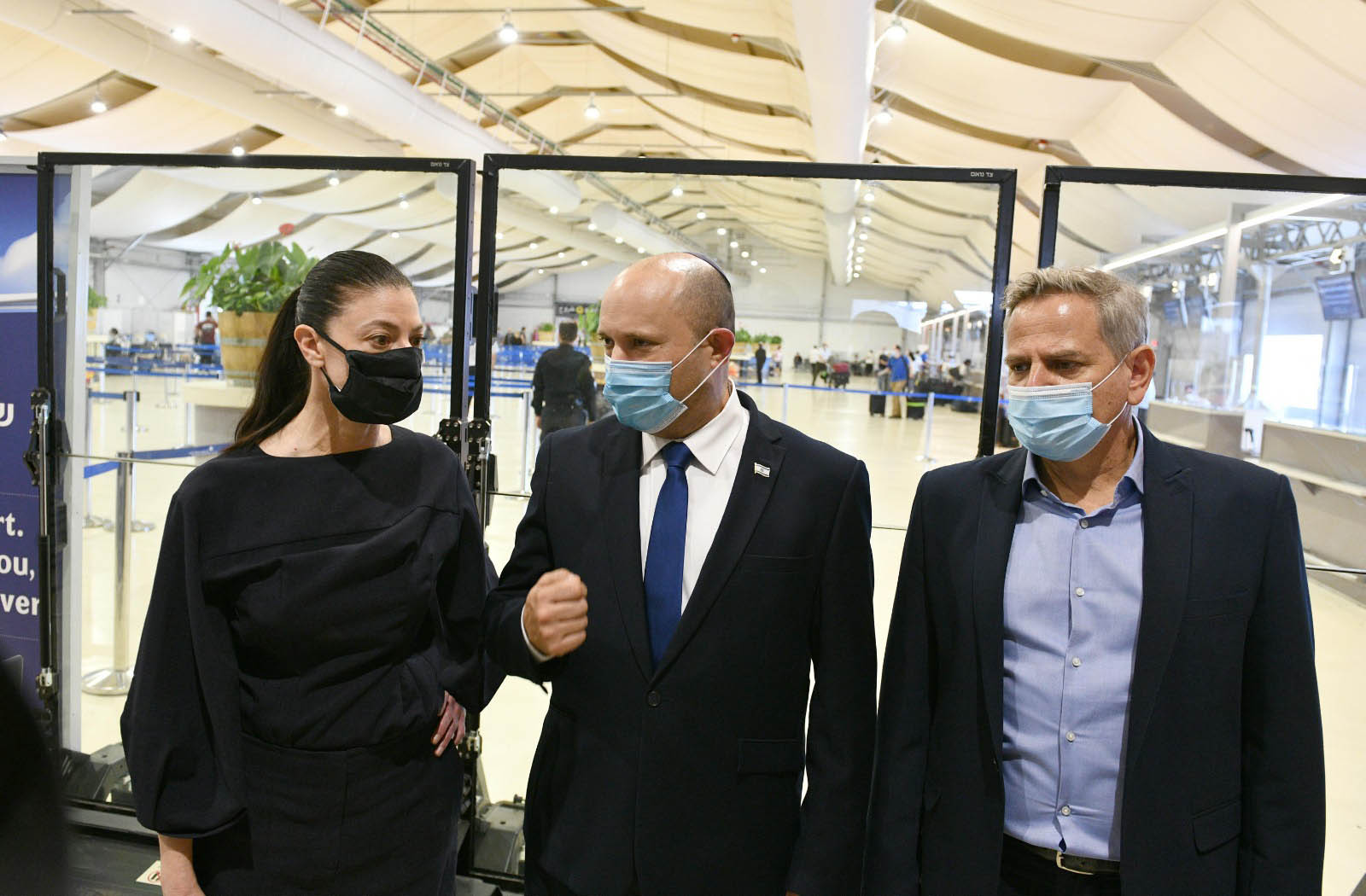מימין: שר הבריאות הורוביץ, ראש הממשלה בנט, שרת התחבורה מיכאלי (צילום:חיים צח/ לע&quot;מ)