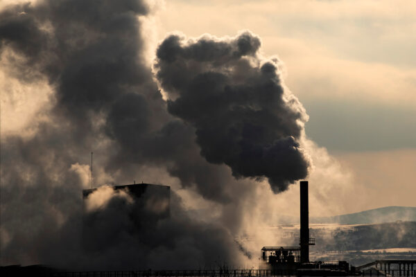 פליטת גזי חממה מתחנת כוח (צילום: shutterstock)