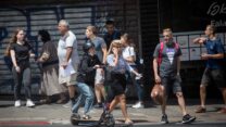 אנשים ברחוב, יוני 2021 (צילום: מרים אלסטר/פלאש 90)