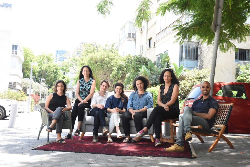 חברי קואופרטיב "איתקה". (מימין): דותן בלעיש, גיל אשרי, טלי דיין, יובל רוזנר, דניאל מרקוביץ', אפרת גור, שיראל בוטבול."קבוצה חברית שאפשר לרוץ איתה מרחקים". (צילום: איתקה)