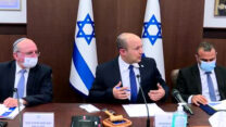 ראש הממשלה נפתלי בנט (במרכז) בישיבת קבינט הקורונה (צילום מסך)