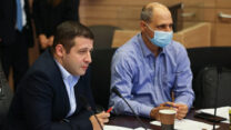 יו"ר ועדת הכספים, ח"כ אלכס קושניר (משמאל) (צילום: נועם מושקוביץ/דוברות הכנסת)