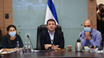 ח"כ אלכס קושניר (במרכז), יו"ר ועדת הכספים של הכנסת (צילום ארכיון: דוברות הכנסת, נועם מושקוביץ)