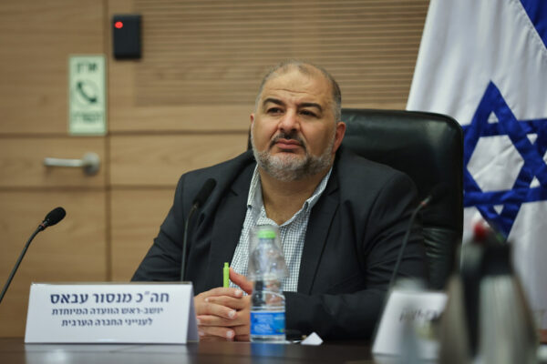 יו"ר הוועדה מנסור עבאס (צילום: דוברות הכנסת, נועם מושקוביץ)