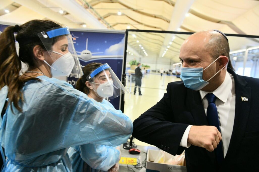 ראש הממשלה נפתלי בנט בסיור בנתב"ג (צילום: חיים צח, לע"מ) ראש הממשלה נפתלי בנט בסיור בנתב"ג (צילום: חיים צח, לע"מ)