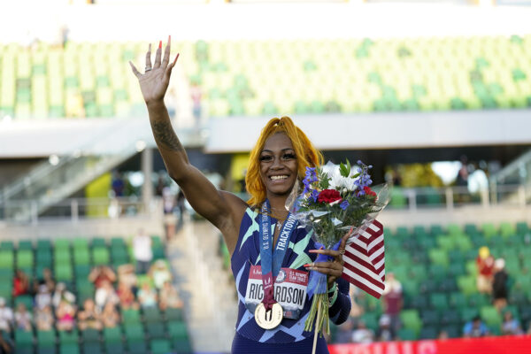 אצנית האמריקאית שקארי ריצ'רדסון, לא תשתתף באולימפיאדה לאחר שנכשלה בבדיקת סמים. "אל תשפטו אותי, אני אנושית" (צילום: AP Photo/Ashley Landis)