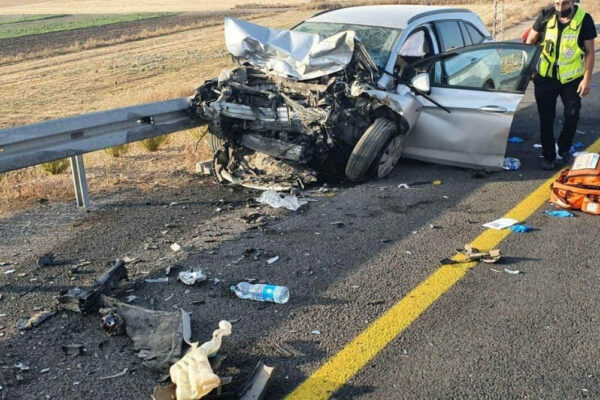 זירת התאונה בכביש 77 (צילום: איחוד הצלה)