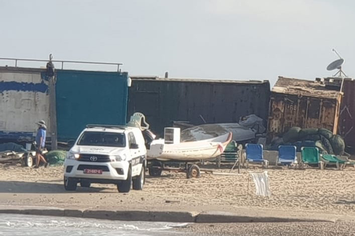 חיפוש אחר הצעיר שנעלם בחוף חדרה (צילום: דוברות המשטרה) חיפוש אחר הצעיר שנעלם בחוף חדרה (צילום: דוברות המשטרה)