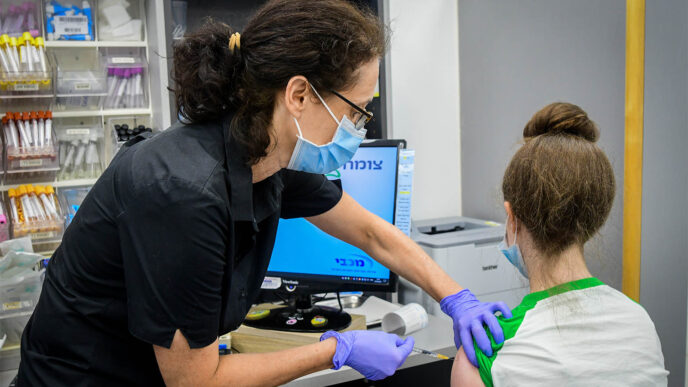 An Israeli youth receives a vaccine injection, at Maccabi COVID-19 vaccination center in Tel Aviv, June 22, 2021. (Photo: Avshalom Sassoni/Flash90)