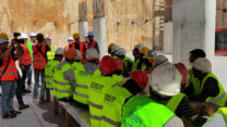 עובדים עוברים הכשרת בטיחות באתר בנייה (צילום: מטה הבטיחות)