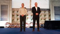 שר הביטחון בני גנץ, והרמטכ"ל רא"ל אביב כוכבי, בטקס חנוכת האנדרטה ללוחמי צד"ל. ""אני מכיר את המצוקות והאתגרים ונעשה הכל לתקן אותם" (צילום: באסל אוויטאד/פלאש 90)