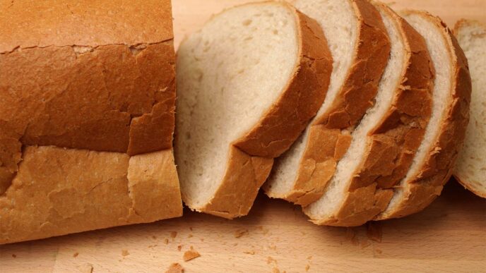 ״מבחינה כלכלית, יש שלושה יצרנים של לחם במדינה, למה שהם יתחרו אחד בשני על המוצר שהם גם ככה לא מרוויחים עליו?״  (צילום: נתי שוחט / פלאש 90)