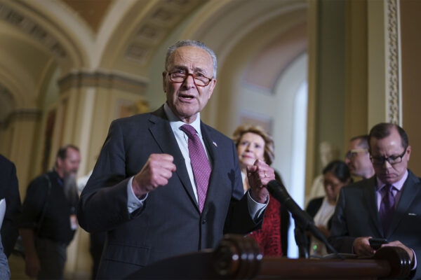 מנהיג הדמוקרטים בסנאט צ'אק שומר. (צילום: AP/J. Scott Applewhite)