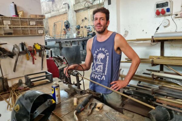 ישי הרטל: "תמיד אהבתי ליצור ולבנות, את כל הדברים לימדתי את עצמי" (צילום: הדס יום טוב)