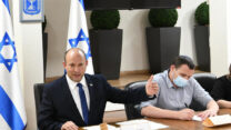 ראש הממשלה נפתלי בנט בדיון על נגיף הקורונה בקריה בתל אביב (צילום: עמוס בן גרשום /לע"מ)