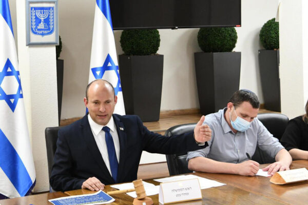ראש הממשלה נפתלי בנט בדיון על נגיף הקורונה בקריה בתל אביב (צילום: עמוס בן גרשום /לע"מ)