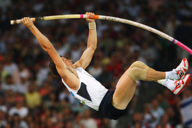 אלכס אברבוך במשחקים האולימפיים בבייג'ינג 2008. &quot;אפשר לשריין לדופלנטיס את המקום הראשון בחמש השנים הקרובות&quot; (Photo by Stu Forster/Getty Images)
