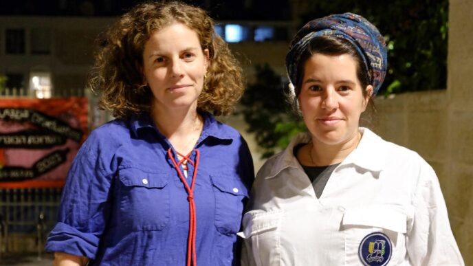 From left: Anat Shavit, NOAL, and Tehila Oppenheimer, Bnei Akiva (Photo: David Tversky)