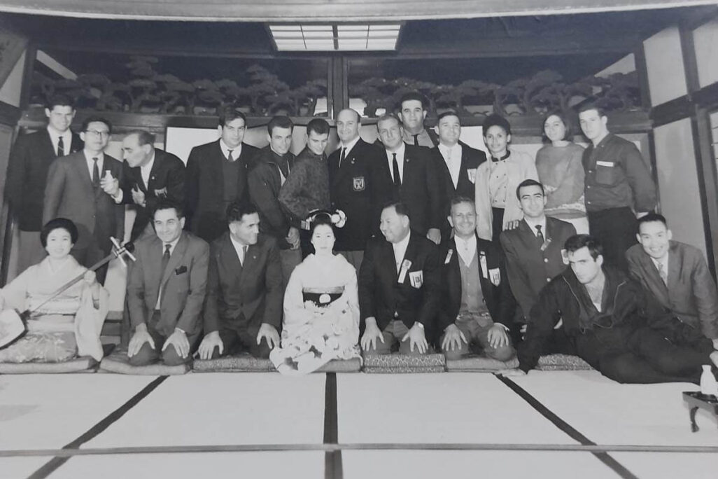 המשלחת ישראלית לאולימפיאדת טוקיו 1964. &quot;היתה לנו משלחת נחמדה. כל אחד עשה את המקסימום&quot; (צילום: אלבום פרטי)