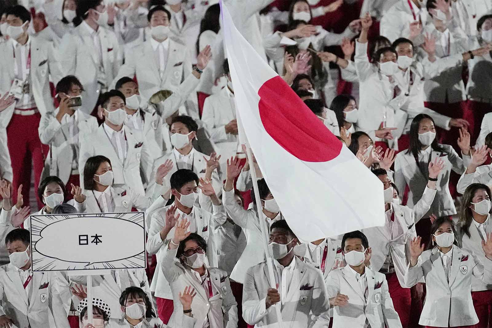 ספורטאי יפן בטקס הפתיחה (צילום: AP / דייוויד ג'יי פיליפ)